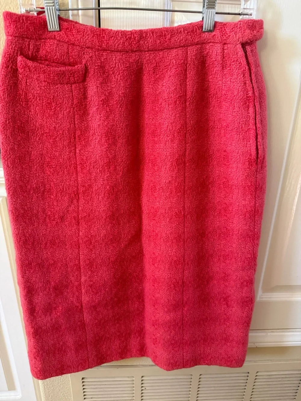 Vintage CHANEL Boutique hot pink coral Tweed Midi Skirt amazing 💝💝 larger size